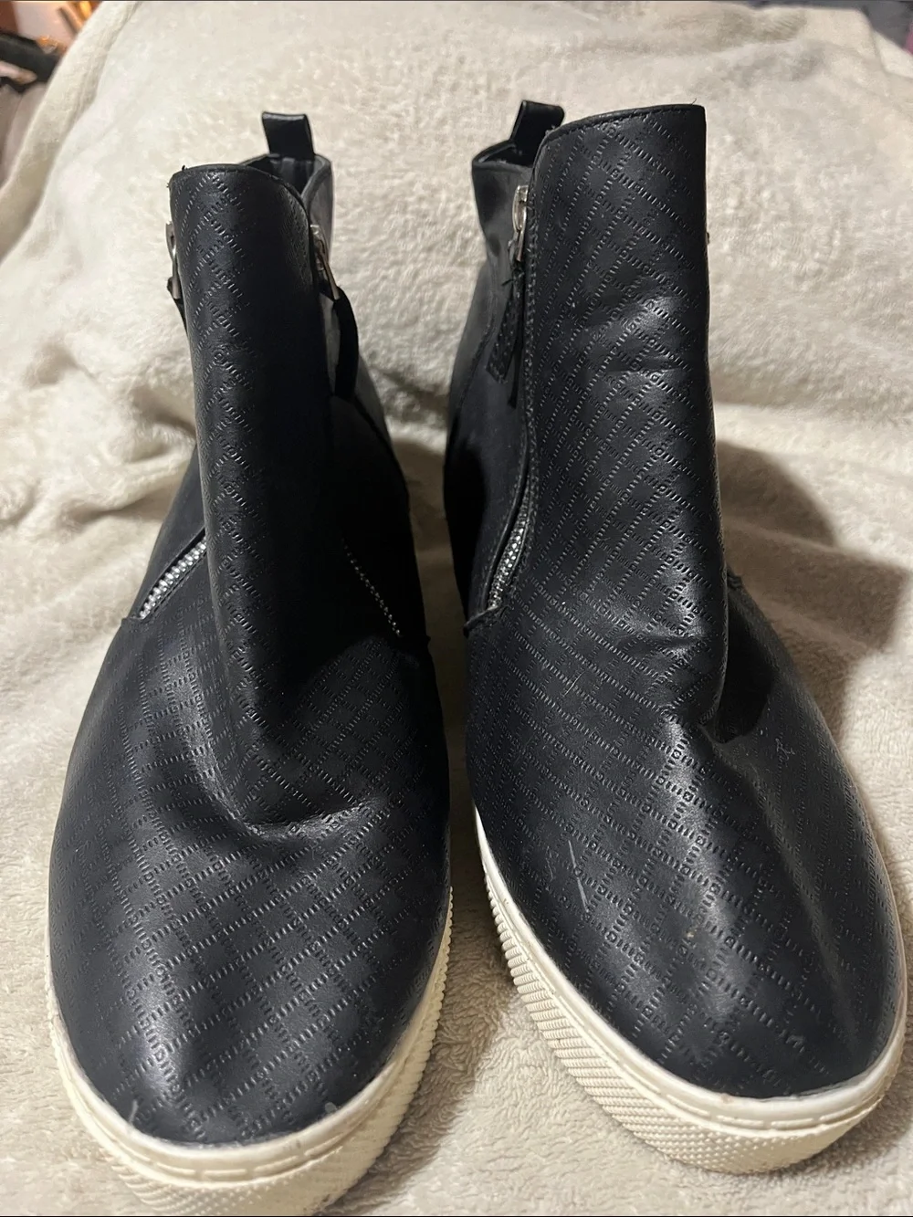 Melinda Maria Black Textured Zip-Front Ankle Booties